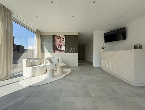                                         Handelsgelijkvloers te huur in Herentals, € 1.350
