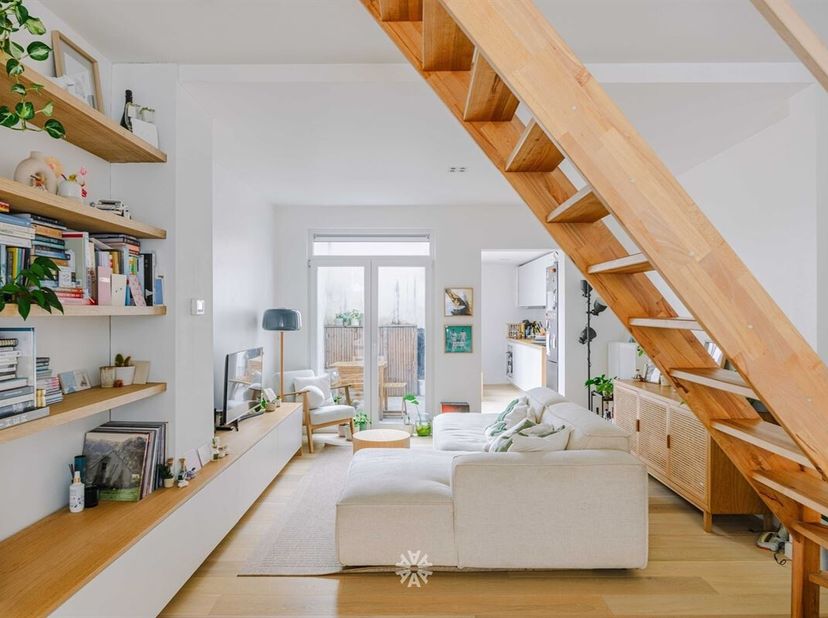 LEDEBERG - Instapklare stadswoning met drie slaapkamers en gezellige buitenkoer nabij Gent<br />
Deze instapklare gerenoveerde rijwoning met drie slaa