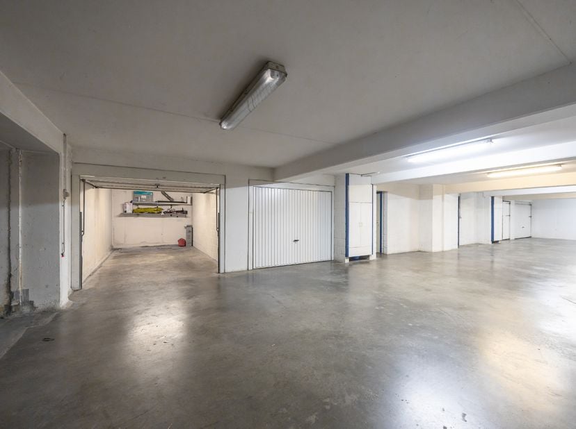 Deze garagebox in residentie St.-Maxime, gelegen in het gegeerde domein Golf Azûr in Middelkerke, bevindt zich op wandelafstand van het strand en de z
