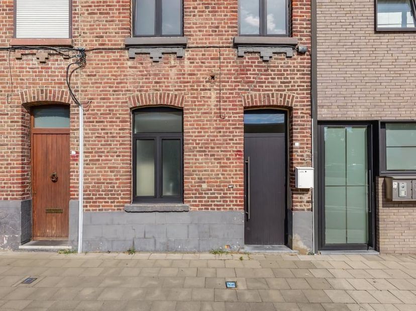 In de Kattenstraat 24 in Sint-Truiden bevindt zich deze volledig gerenoveerde en instapklare rijwoning. Dankzij de uitstekende EPC-score A geniet u va