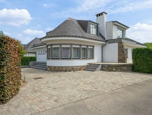                                         Immeuble de bureaux à vendre à Ninove, € 638.000
