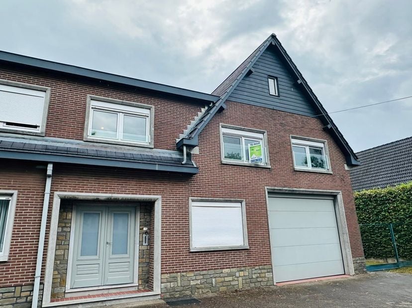 Goed onderhouden knusse woning te Bolderberg.<br />
<br />
Deze halfopen bebouwing is instapklaar. Het pand heeft twee slaapkamers, een ingerichte keu