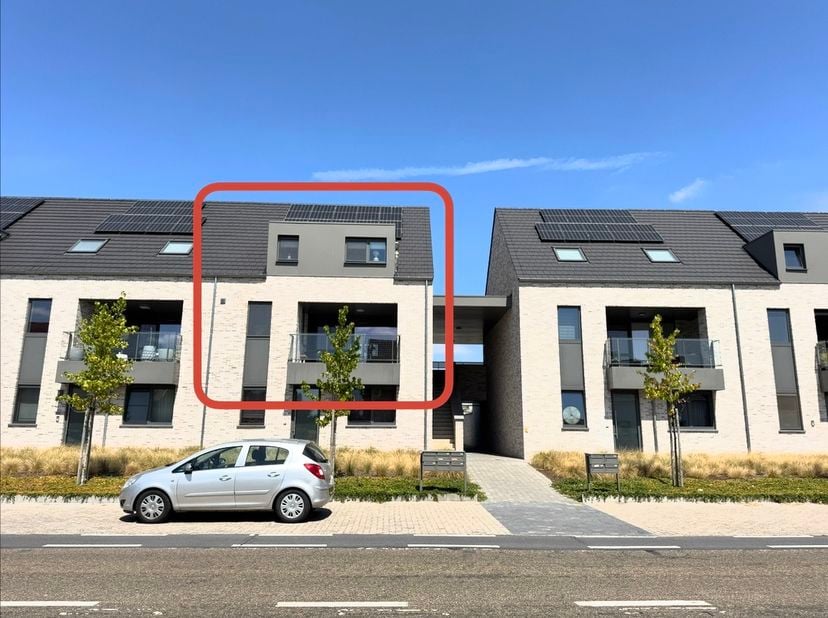 GELIEVE ENKEL TELEFONISCH CONTACT OP TE NEMEN.<br />
<br />
DUPLEX-APPARTEMENT OP VERDIEPING MET 2 SLAAPKAMERS, 1 BUREEL EN TERRAS TE MAASEIK<br />
<b