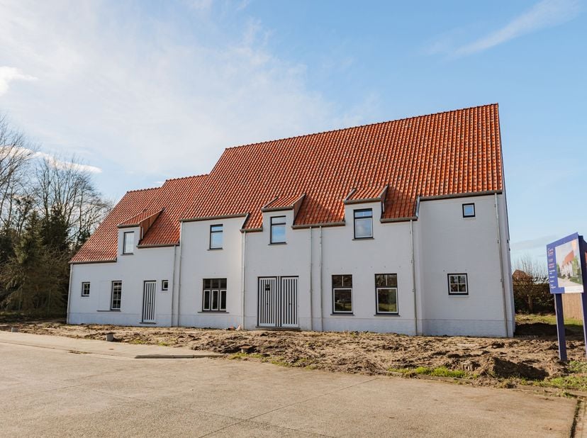 Exclusieve high-end nieuwbouwwoningen in een rustige doodlopende straat te Oostkamp<br />
In de Jan Breidelstraat in Oostkamp verrijst een exclusief e