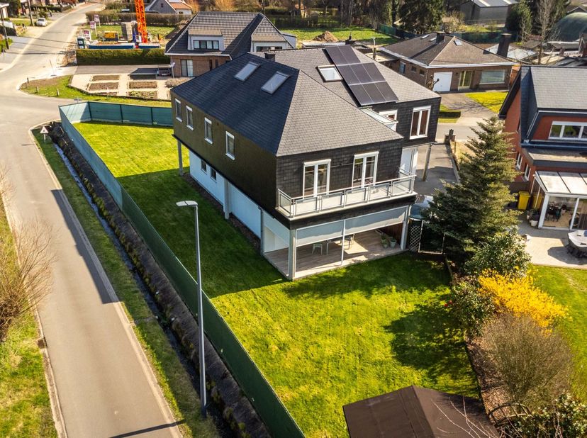 Interesse? Neem gerust contact op met Erik via erik@copandi.be of via 0497/530796.<br />
<br />
Deze ruime open bebouwing is gelegen in Boortmeerbeek