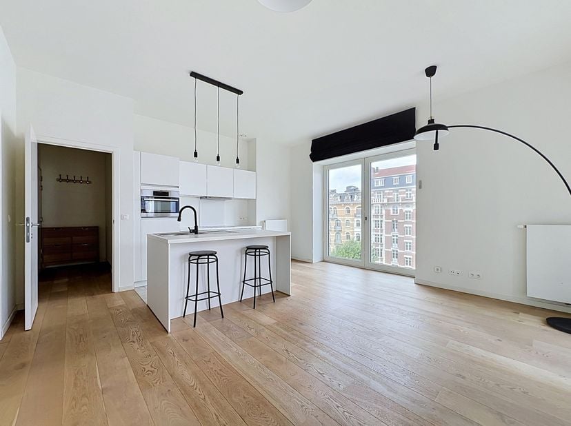 Tel: 0456 12 69 37 / E-mail: kilian.f@weinvest.be<br />
We Invest biedt exclusief een prachtig appartement aan, gelegen vlak bij het Sint-Katelijneple