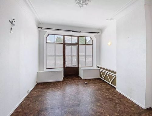                                        Bâtiment commercial à louer à Erps-Kwerps, € 925
