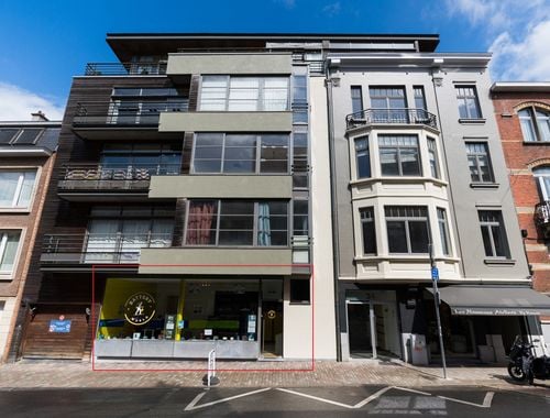                                         Commerce à vendre à Uccle, € 230.000
