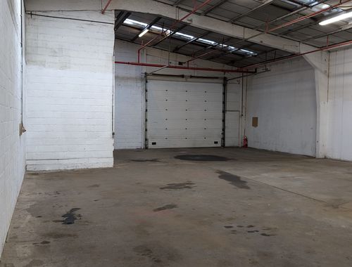                                         Magazijn zonder bureel te huur in Poperinge, € 590
