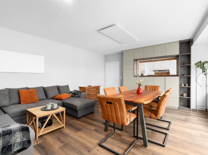 : appartement fermé bien entretenu à Ostende, à quelques pas de la Zeedijk à Mariakerke. Construit en 1975, cet appartement offre une disposition fonc