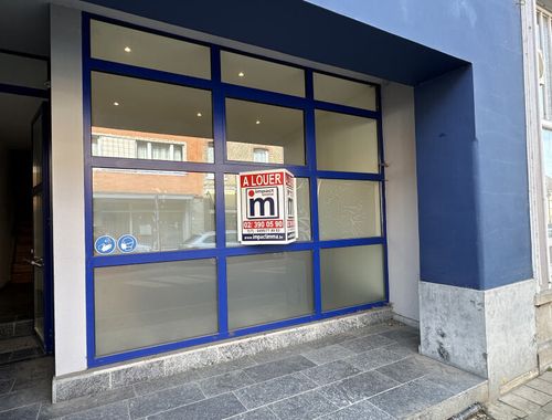                                         Bureaux à louer à Bierghes, € 450
