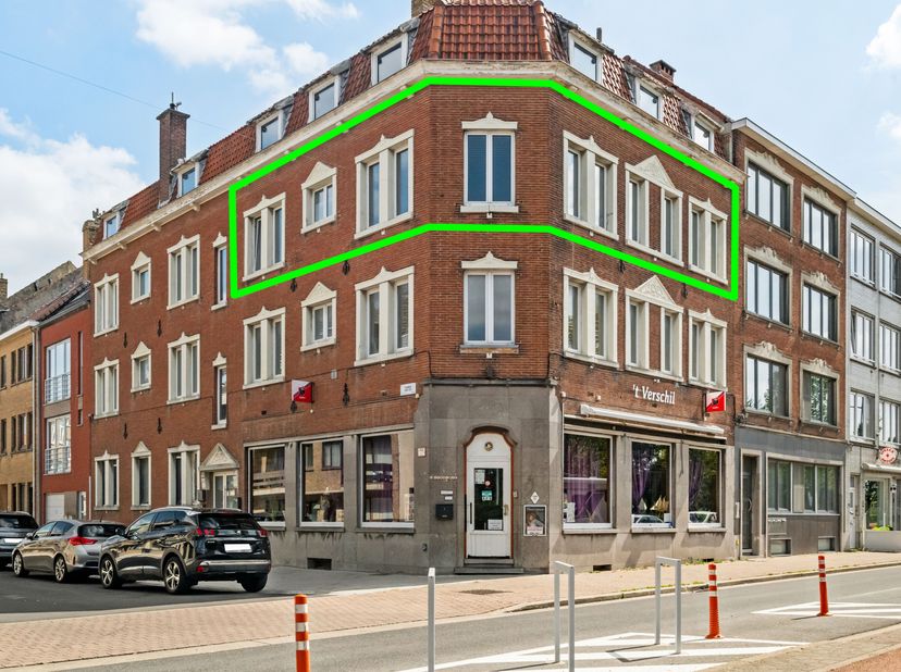 Cet appartement entièrement rénové est prêt à emménager et allie confort moderne et situation tranquille. Le bien a été rénové avec le souci de la qua