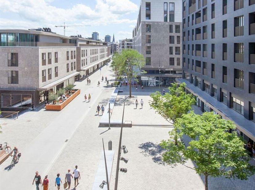 Modern 1-slaapkamerappartement met terras in Quartier Bleu te Hasselt<br />
Ligging<br />
Dit stijlvolle appartement is gelegen aan Kanaalpad 9 bus 3.