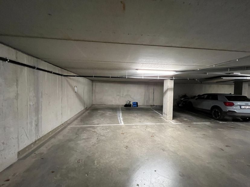 Garage à louer
                    à 8000 Brugge