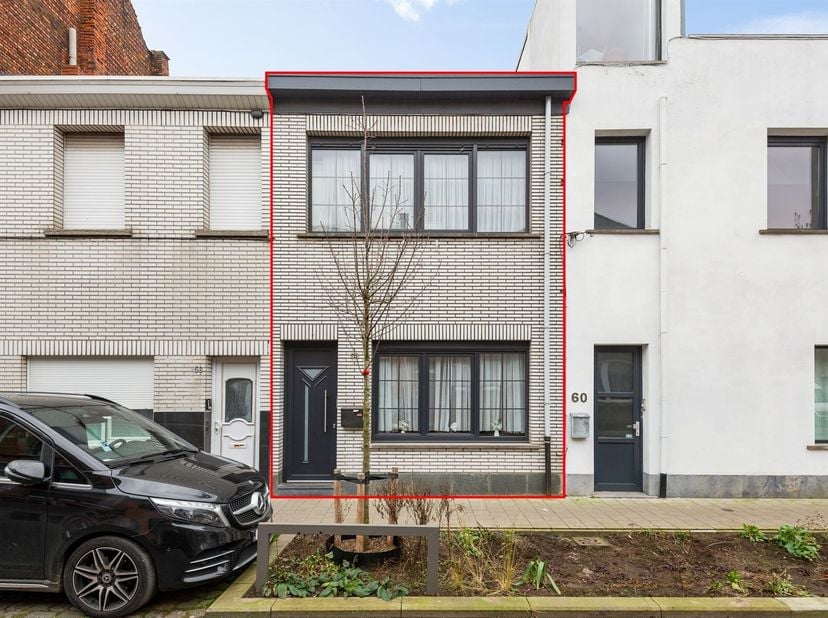 Gerenoveerde woning met 3 slaapkamers op centrale locatie! <br />
<br />
Ligging: Deze woning is gunstig en centraal gelegen nabij de Bredabaan. Ver