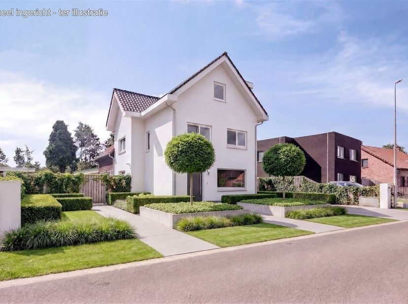 HEUVEL 110 – 3920 LOMMEL<br />
Instapklare, volledig gerenoveerde gezinswoning met 4 à 5 slaapkamers, multifunctionele bijbouw van 60 m² en ruime carp