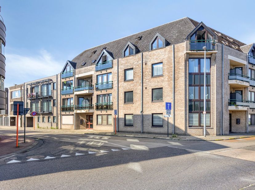 Dit gunstig gelegen appartement beschikt over twee slaapkamers, twee terrasjes en een garagebox. Doordat het appartement gelegen is in het centrum van