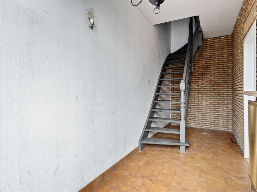 Dit veelzijdige pand is gelegen op de August van de Wielelei te Deurne en biedt tal van mogelijkheden voor zowel investeerders als zelfstandigen. Dank