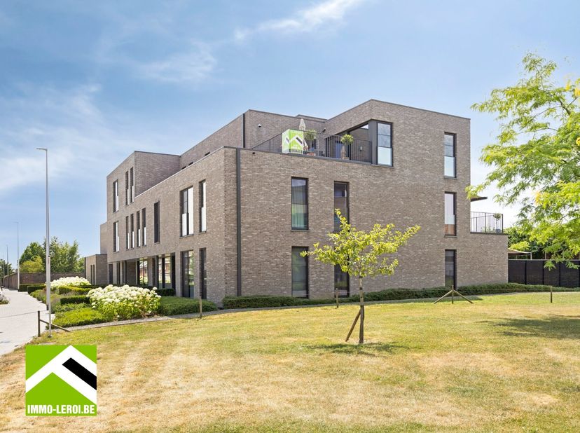 Bekijk dit appartement rechtstreeks op de site van Immo Leroi:https://www.immo-leroi.be/pand/kopen-appartement-tongeren/7607766<br />
<br />
Dit moder