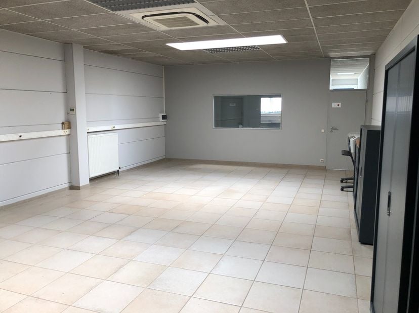 Bien professionnel à louer
                    à 9990 Maldegem