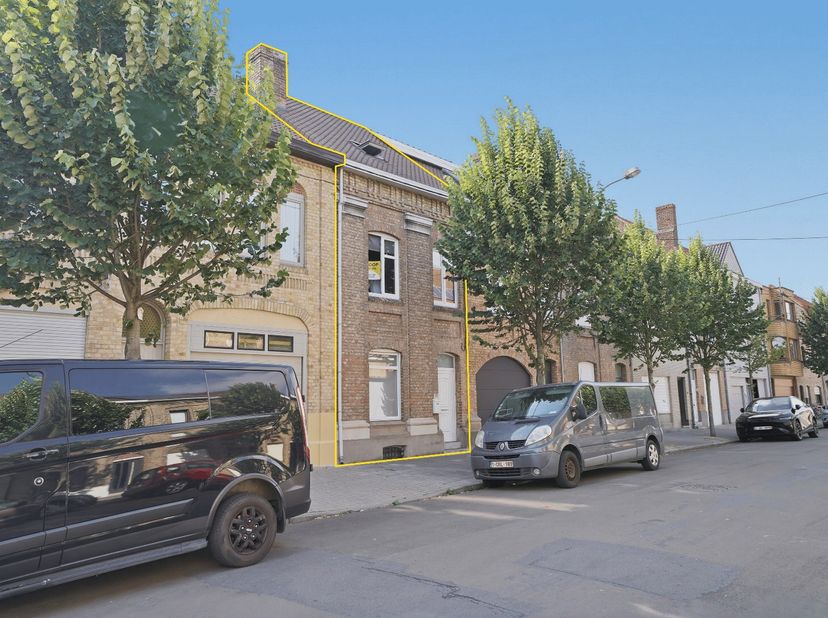 Ruime rijwoning met zongerichte tuin in Nieuwpoort-Stad<br />
<br />
Deze verrassend ruime rijwoning beschikt over een bewoonbare oppervlakte van 161