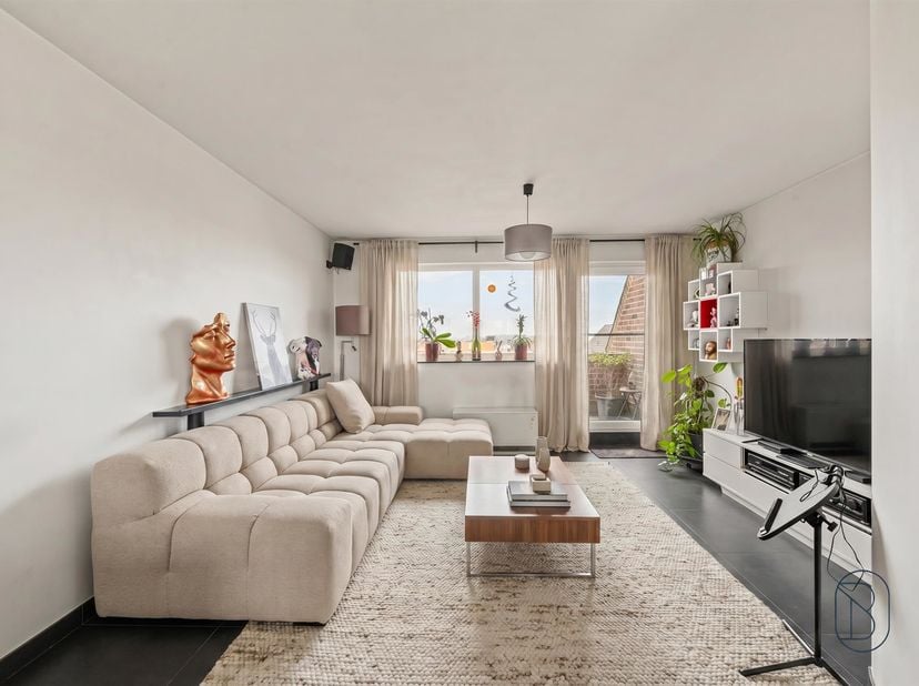 Te koop: ruime duplex met 3 slaapkamers en terras in centrum Heestert<br />
<br />
In het centrum van Heestert bevindt zich deze ruime duplex met ee