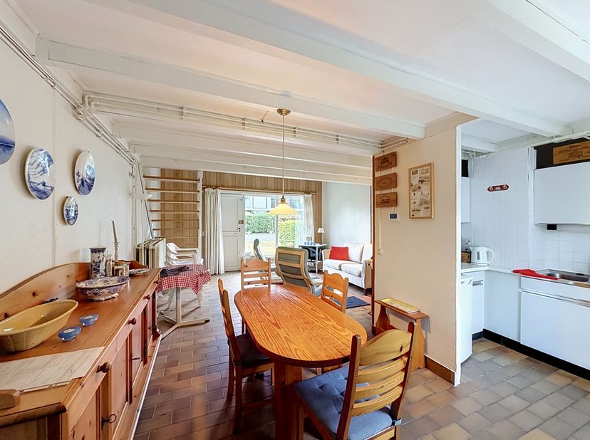 Deze op te frissen (vakantie)woning is centraal gelegen in het domein Ysermonde te Nieuwpoort, op wandelafstand van het Maritiem Park en de havengeul