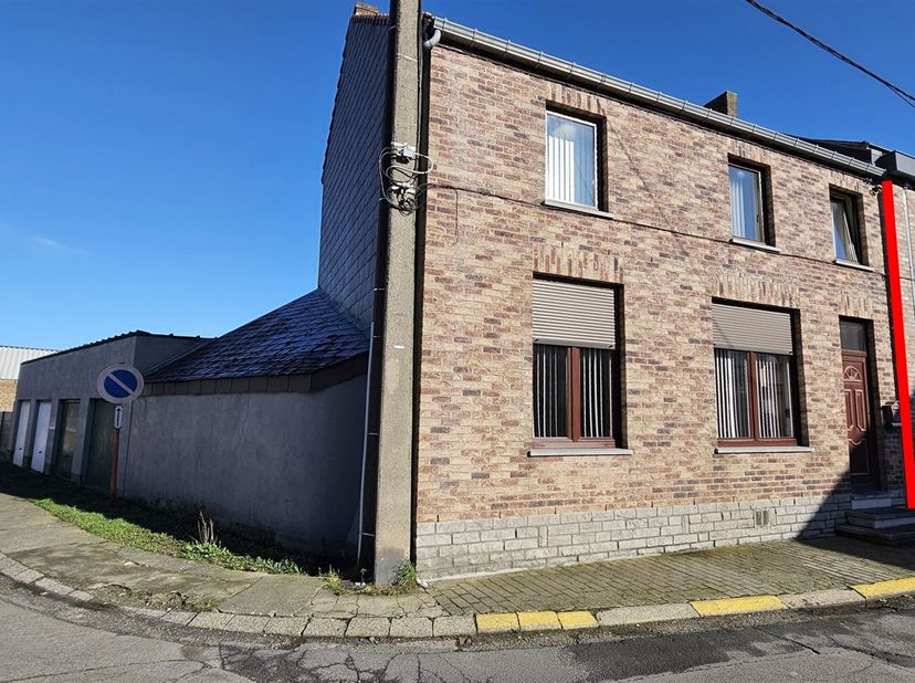 - SOUS OPTION- PLUS DE VISITES Prix: Offre à partir de 240.000 euros, frais d'agence non inclus et à charge de l'acquéreur.<br />
Chouette maison habi