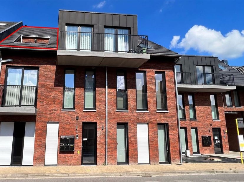 PRACHTIG 1 SLAAPKAMER APPARTEMENT MET TERRAS EN GARAGE<br />
Indeling: Open keuken, leefruimte, badkamer, wasplaats, berging, 1slaapkamers (12m²)  dre