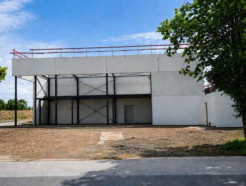                                         Magazijn met bureel te huur in Nivelles, € 5.000
