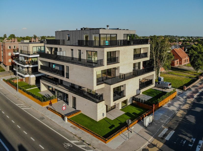 Dit modelappartement is volledig geschilderd, ingericht en voorzien van raambekleding en maakt deel uit van residentie Tine. Dit prachtig appartement
