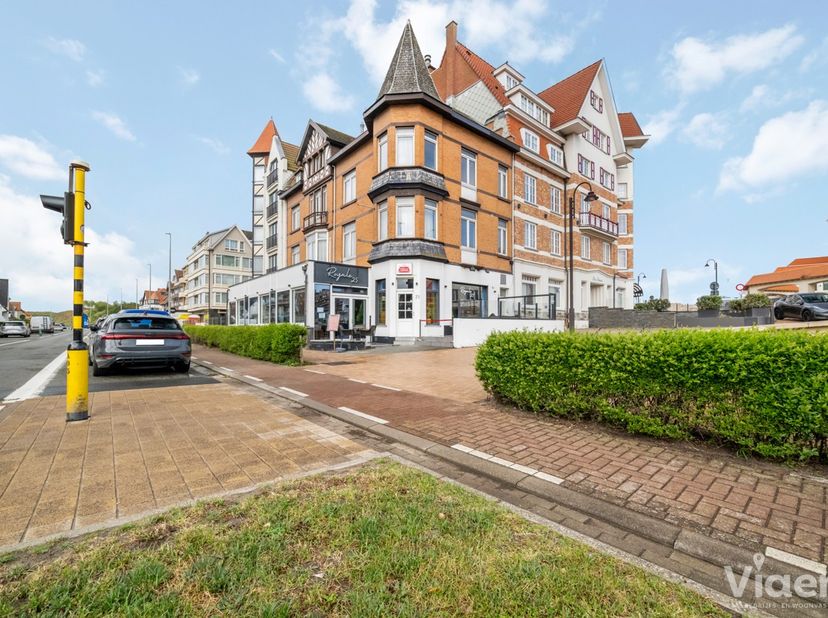 Restaurant - Bistro "Royale 25" - commercieel gelegen in een karaktervol hoekpand op de Koninklijke Baan - aantrekkelijke ligging met open zicht op he