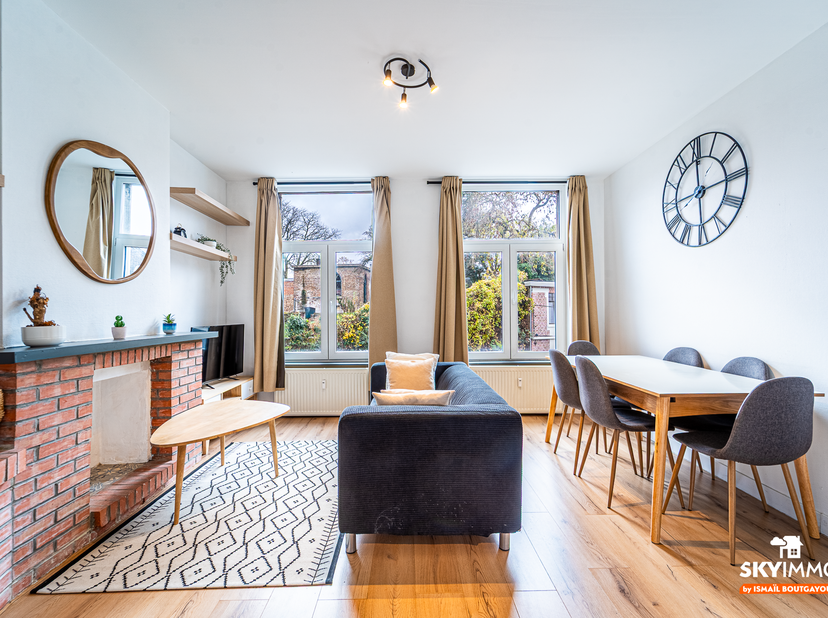 L'agence SKYIMMO vous propose ce magnifique appartement , situé à LIEGE. <br />
Composition :<br />
DUPLEX : hall d'entrée (6) - salon ( 6) - cuisine