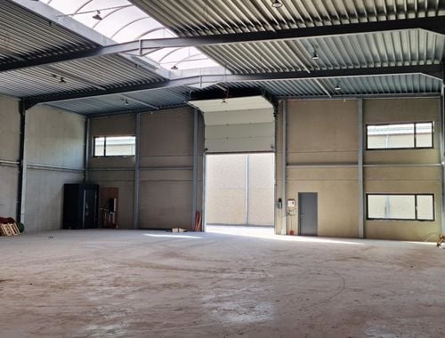                                         Magazijn zonder bureel te huur in Ertvelde, € 2.500
