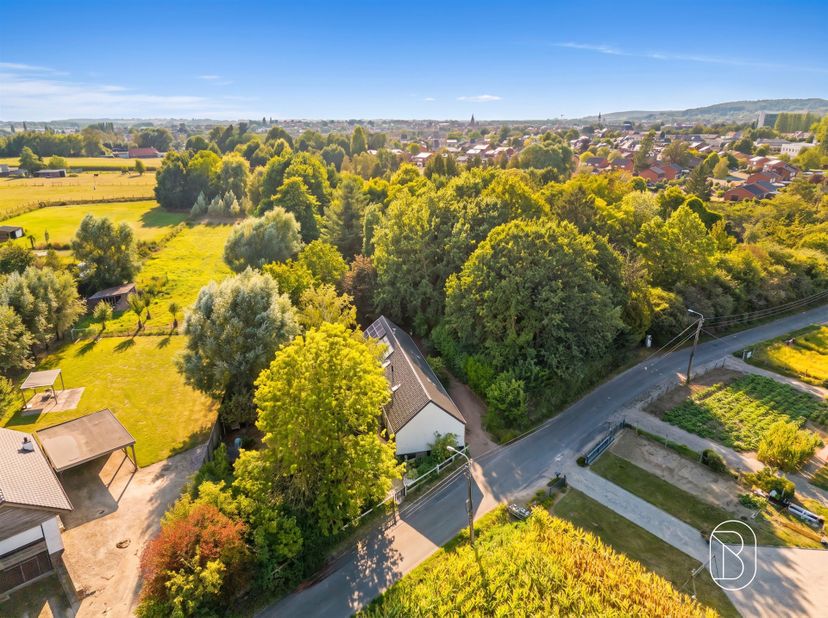 Charmante eigendom bestaande uit woning én vergunde vakantiewoning, 3 slaapkamers, tuin en garage!<br />
<br />
Bent u op zoek naar een ruime eigend