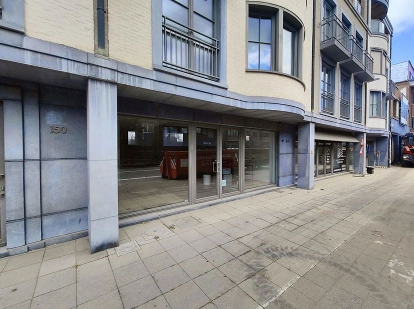 Bien professionnel à louer à Bredabaan 152,
                    2930 Brasschaat