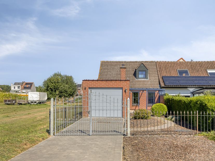 Vous recherchez une maison confortable avec un espace extérieur agréable et un excellent emplacement à Grimbergen ? Cette maison, située au 125 de la