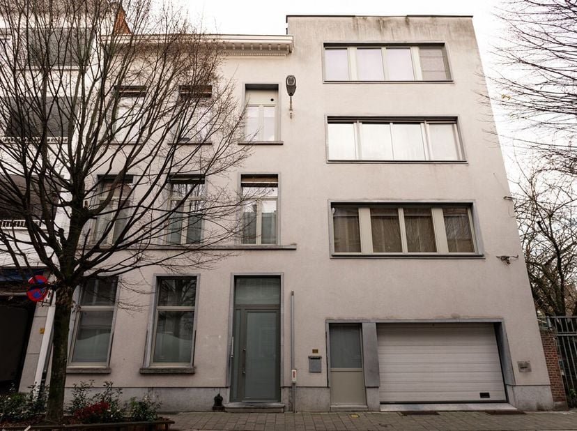 Opbrengsteigendom met veel potentieel te koop!<br />
Ligging: <br />
We vinden dit gebouw met enorm veel potentieel op een zeer gunstige locatie te An