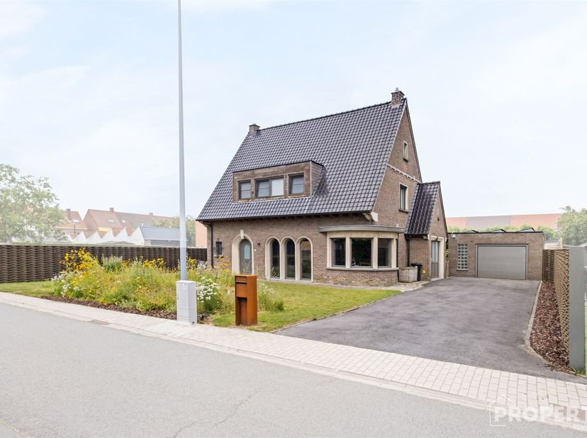 Huis te koop in Beekstraat 11,
                    8540 Deerlijk