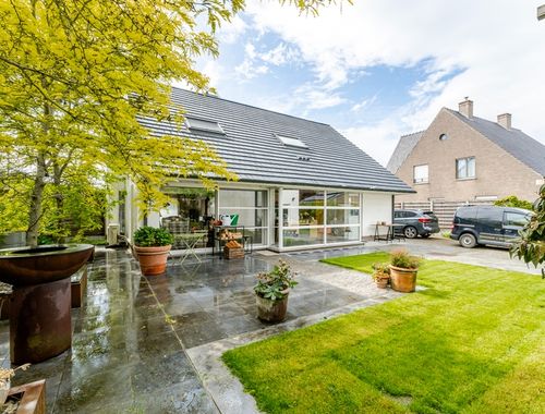                                         Bâtiment d’entreprise à vendre à Hooglede, € 592.000
