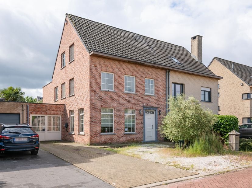 Huis te koop in Emiel Creadolaan 5,
                    2620 Hemiksem