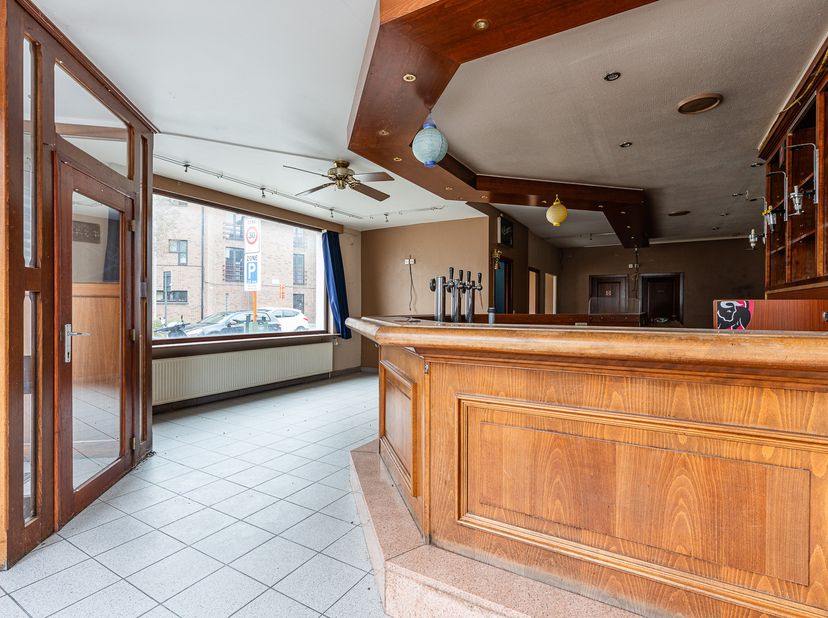Bien professionnel à vendre
                    à 9000 Gent