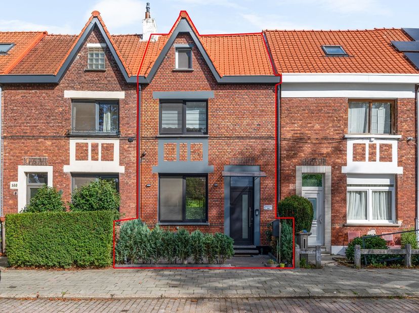 Huis te koop in Saffierstraat 141,
                    2600 Berchem