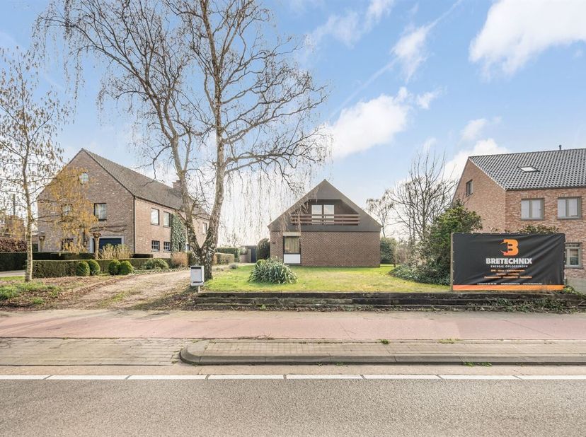 Openhuizendag op zaterdag 13 Juni van 09u30 - 10u30. <br />
Vrijstaande woning met veel potentieel op topligging in Lommel<br />
Op zoek naar een woni