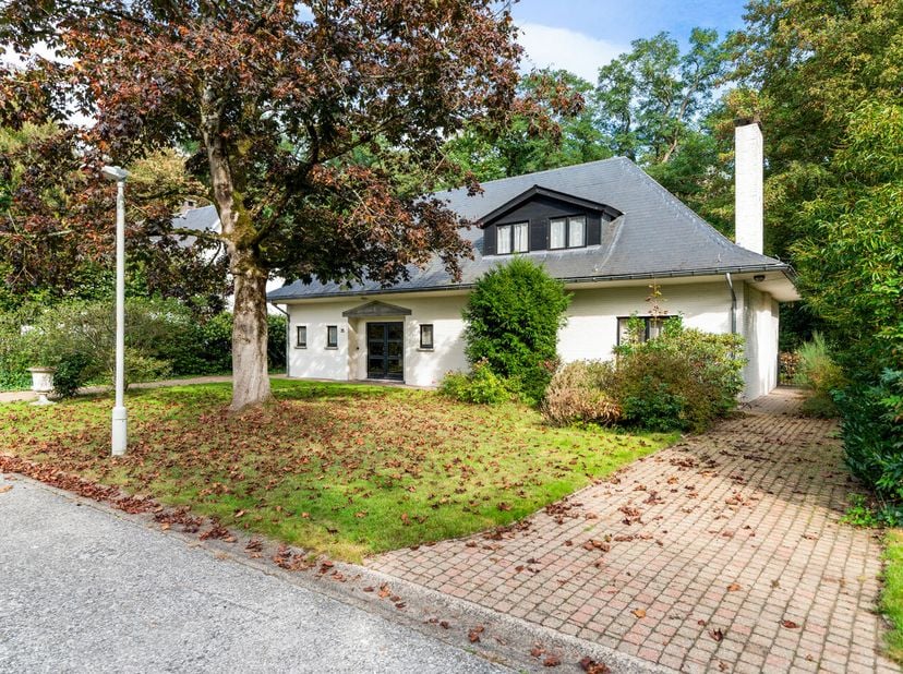 Huis te koop in Dokter Vandeperrelaan 35,
                    2110 Wijnegem