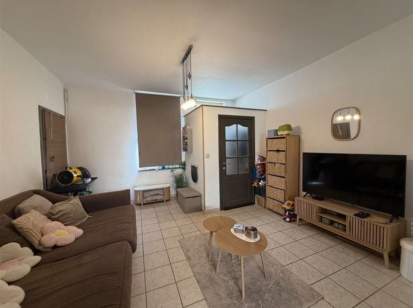 Maison dhabitation 2 chambres avec jardinet sise au coeur du village de Blaton.<br />
Le bien offrant une superficie habitable de +/-105 m² hors greni