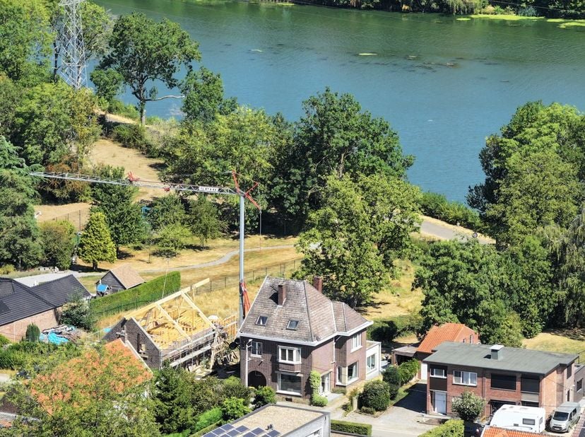 Ruime gezinswoning op een topligging met adembenemend zicht op het kanaal <br />
<br />
Deze ruime en karaktervolle gezinswoning is gelegen op een uit