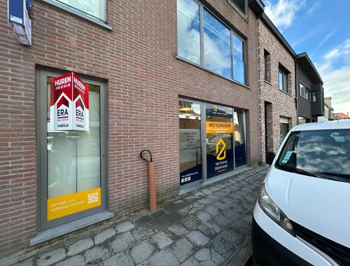                                         Bureaux dans un immeuble d’app. à louer à Moerkerke, € 975
