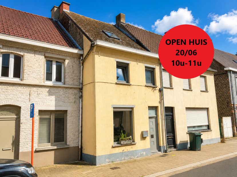OPEN HUIS ZATERDAG 20/06 van 10u tot 11u.<br />
Op zoek naar een betaalbare woning met ruimte en een uitstekende ligging? Deze gezellige tussenwoning