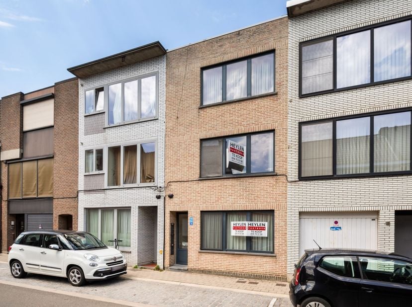 Immeuble de rapport : 3 appartements dans le centre de Herentals<br />
<br />
Cet immeuble de rapport se compose de trois appartements, chacun doté